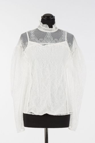 Lace blouse with ruffles