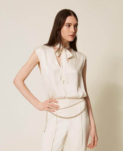 Jacquard satin top with bow