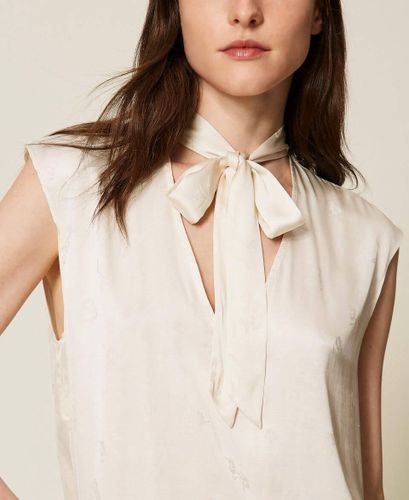 Jacquard satin top with bow