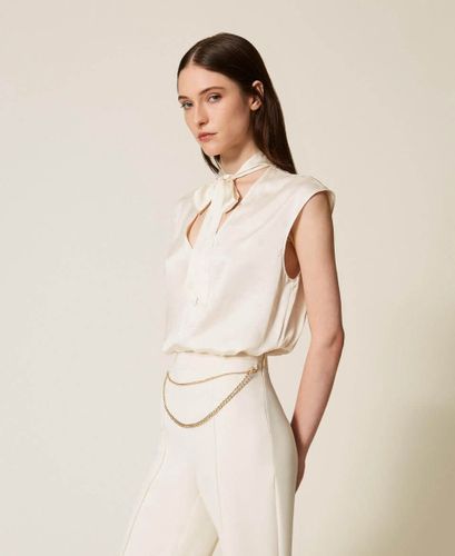 Jacquard satin top with bow