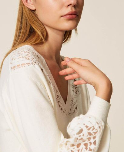Jumper with embroidered inlays