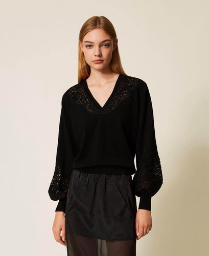 Jumper with embroidered inlays