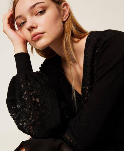 Jumper with embroidered inlays