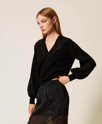 Jumper with embroidered inlays
