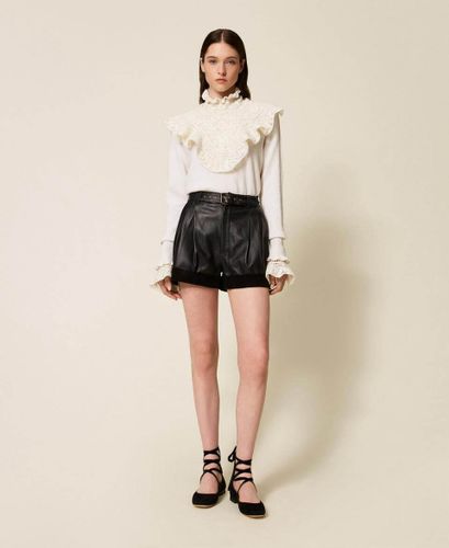 Leather shorts with belt