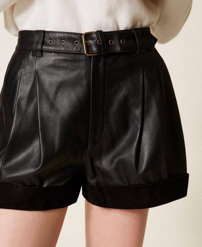 Leather shorts with belt