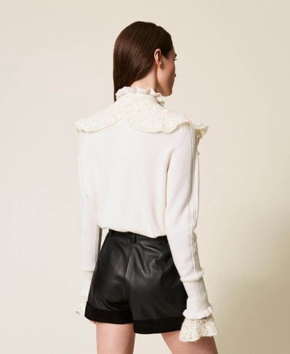 Leather shorts with belt