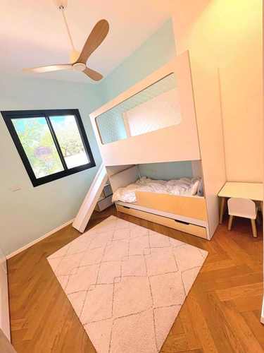 הפתרון לחדר קטן: 4 כללי אצבע לתכנון מיטות ואחסון 