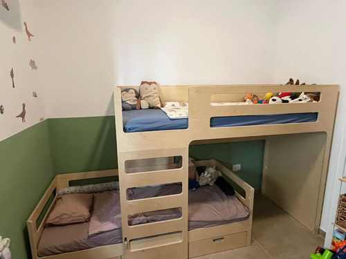 הפתרון לחדר קטן: 4 כללי אצבע לתכנון מיטות ואחסון 