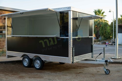 נגרר פודטראק שחור 