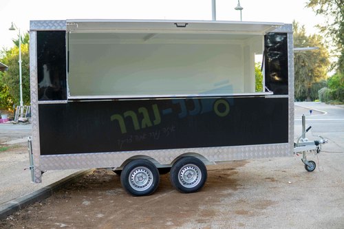 נגרר פודטראק שחור 