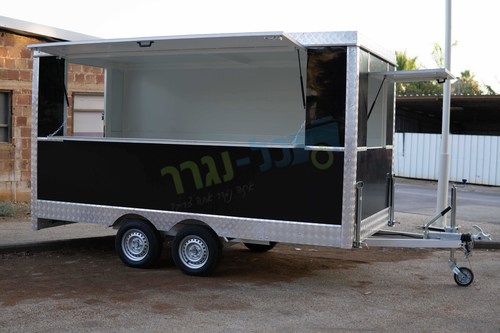 נגרר פודטראק שחור 
