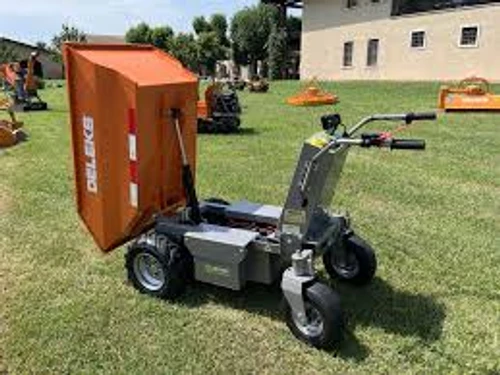 מריצה חשמלית DELEKS XE500HE עם דמפר פתוח להטיה מלאה בעבודות בנייה וגינון.