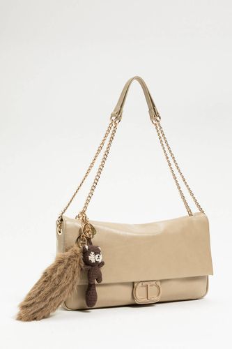 Soft shoulder bag with Oval T