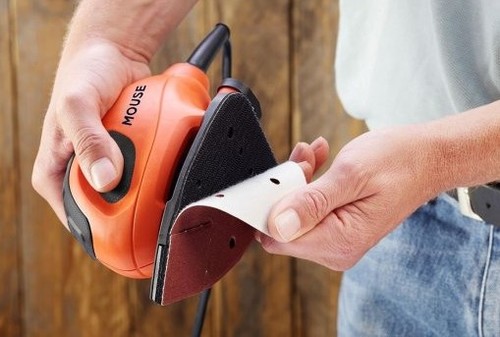 מלטשת פינות רוטטת Black+Decker BEW230BC-QS