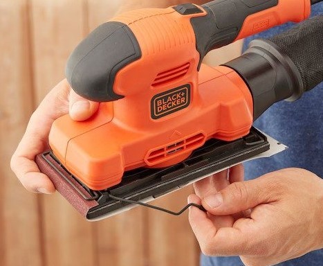 מלטשת רוטטת Black+Decker BEW220-QS 150W