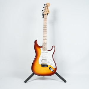 גיטרה חשמלית בצבע חום בהיר - Squier Stratocaster