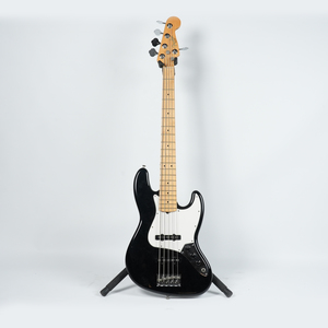 גיטרה בס 5 מייתרים בצבע שחור - Fender Jazz Bass 5 Strings