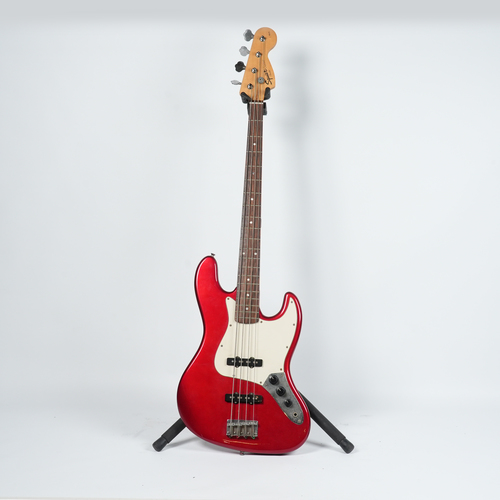 גיטרה בס בצבע אדום - Squier Jbass 4 Strings