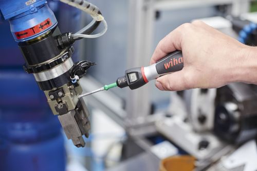 מברג מומנט דיגיטלי 1-5Nm כולל מחזיק ביטים WIHA 36888