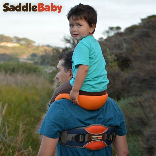 מנשא SaddleBaby – הדרך הנוחה והבטוחה לנשיאת פעוט על הכתפיים