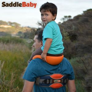 מנשא SaddleBaby – הדרך הנוחה והבטוחה לנשיאת פעוט על הכתפיים