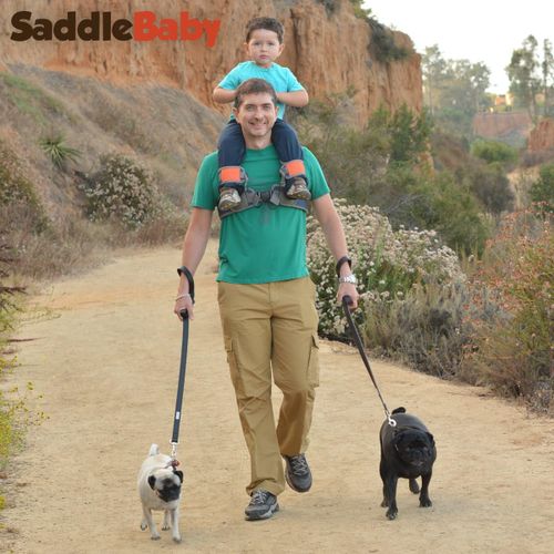 מנשא SaddleBaby – הדרך הנוחה והבטוחה לנשיאת פעוט על הכתפיים