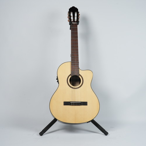 גיטרה קלאסית בצבע עץ - Cort AC160CF NAT