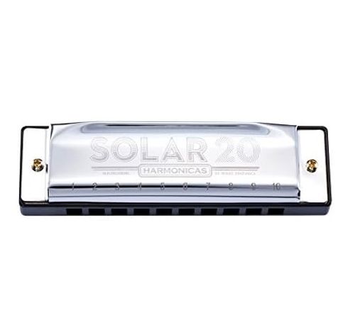 מפוחית דיאטונית Kongsheng SOLAR20 - מבט על רקע לבן המציג את העיצוב הקלאסי והבנייה האיכותית למתחילים