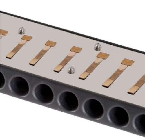 מפוחית דיאטונית KONGSHENG Mars M1 דגם M1 - מבט על רקע לבן מציג עיצוב פלסטיק חלק עם כיסוי נירוסטה ו-10 חורים עגולים למתחילים ומקצוענים