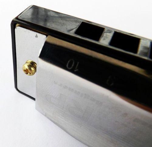 מפוחית דיאטונית KongSheng Bluesharp - מבט על מפוחית 10 חורים עם מעטפת כרום ועיצוב קלאסי למתחילים