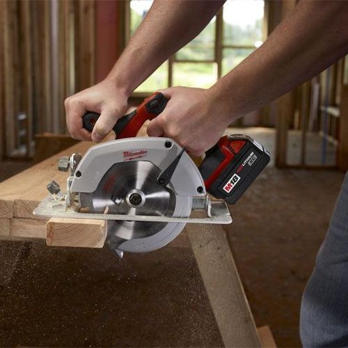 מסור עגול HD 18 CS נטען 18V עם 2 סוללות 4AH מבית Milwaukee