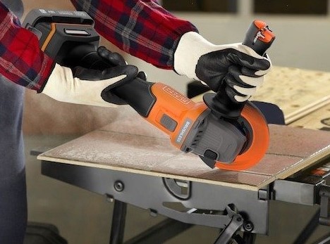 מטחנת זווית נטענת Black+Decker BCG6L8D1S-QW