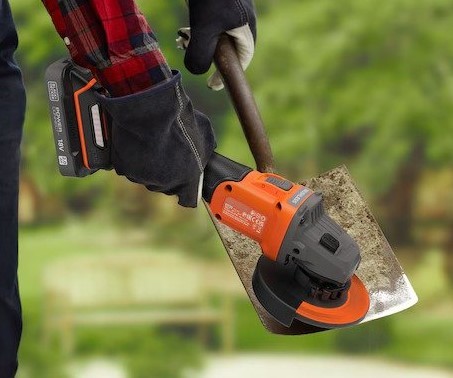 מטחנת זווית נטענת Black+Decker BCG6L8D1S-QW