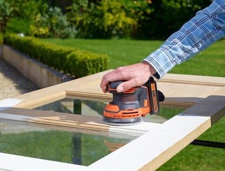 מלטשת אקצנטרית נטענת Black+Decker BDCROS18N-XJ