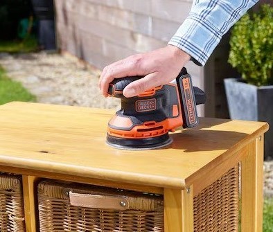 מלטשת אקצנטרית נטענת Black+Decker BDCROS18N-XJ