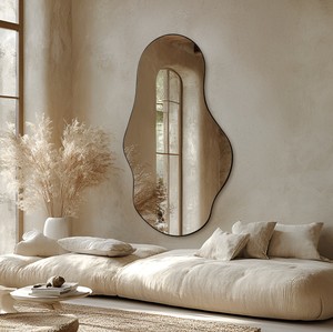 מראה אגם שחור