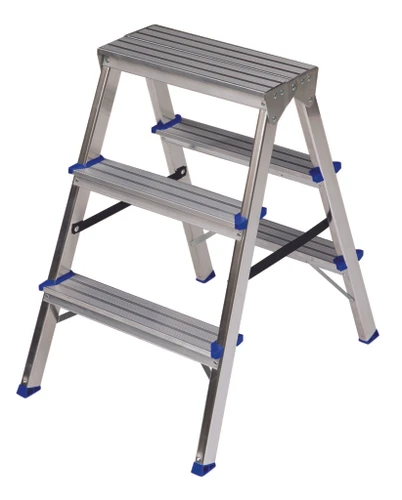 סולם דרגש אלומיניום דו צדדי ELKOP DHR 403 - מבט על רקע לבן המציג את המבנה הדו צדדי עם 3 שלבים, פרופיל אלומיניום איכותי ורגליים מוגנות לעבודה בטוחה בגבהים