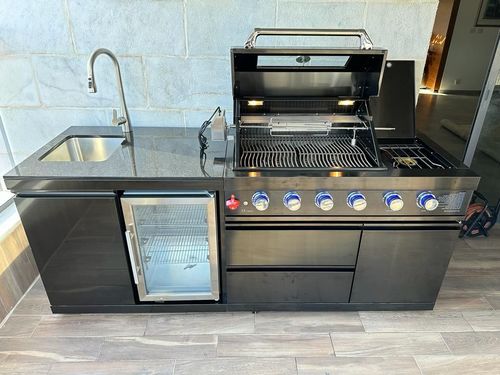 וולקן 5 VOLCAN Premuim Black כיור ומקרר 