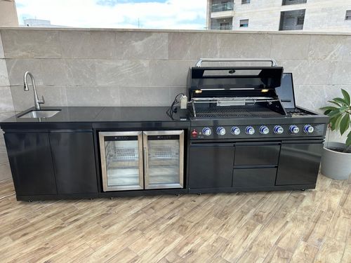 וולקן 8 VOLCAN Premuim Black + כיור + מקרר כפול 