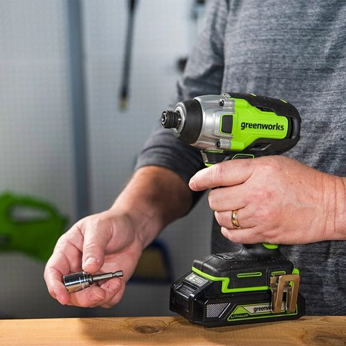 מברגת אימפקט GREENWORKS GD24ID3 24V - מנוע Brushless עם מומנט 300Nm, תפסנית שחרור מהיר ותאורת LED לעבודות DIY מקצועיות