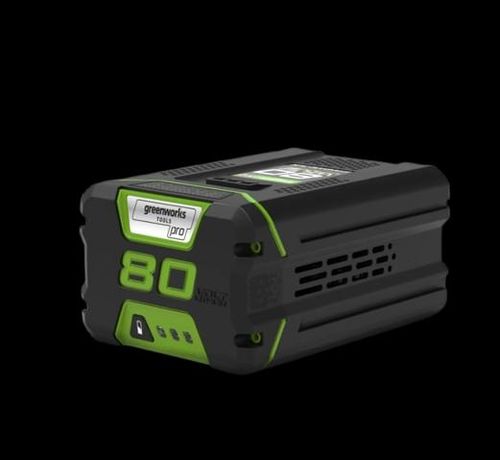 סוללת ליתיום GREENWORKS 80V 2Ah דגם 99555-5 עם תאי Panasonic יפניים וטעינה מהירה 17 דקות ל-80% - פתרון אנרגיה מתקדם לכלי סדרת PRO