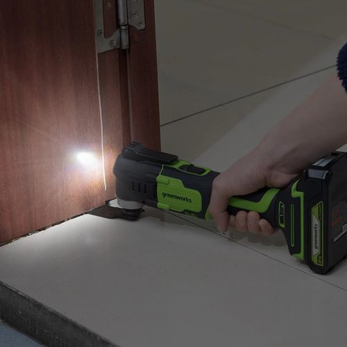 מולטיטול GREENWORKS G24MT דגם G24MT - כלי רב-תכליתי נטען 24V עם מערכת החלפת אביזרים מהירה ותאורת LED לעבודות ניסור וליטוש מקצועיות