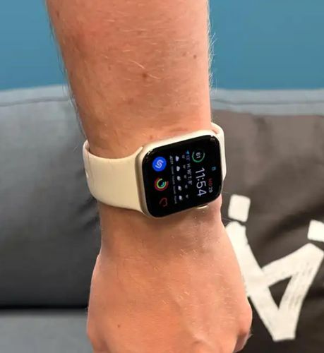 שעון חכם Apple Watch SE 3rd Gen 2025 40mm Aluminum Case Rubber Sport Band GPS 