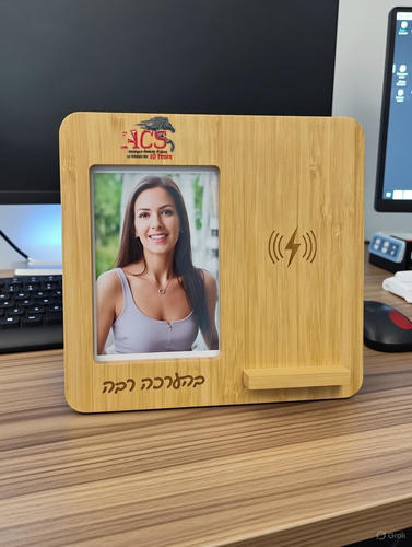 מטען אלחוטי שולחני במבוק