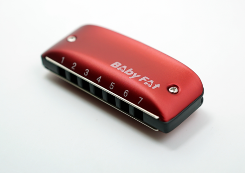 מפוחית בלוז KONGSHENG BabyFat 7 חורים - עיצוב קומפקטי עם קידוד צבעוני ומסגסוגת אלומיניום איכותית לנגינה ניידת ומקצועית