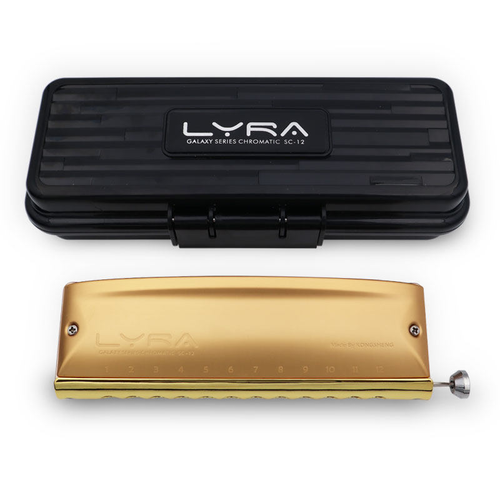 מפוחית מוזהבת Kongsheng Lyra SC-12 Gold Edition - מבט על רקע לבן המציג את הגימור הזהב המט והעיצוב הפרימיום לנגנים מקצועיים