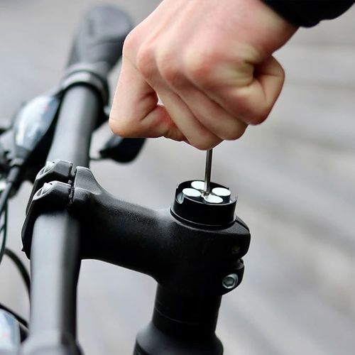מתקן לפלאפון SHAPEHEART BIKE STEM כולל כיסוי