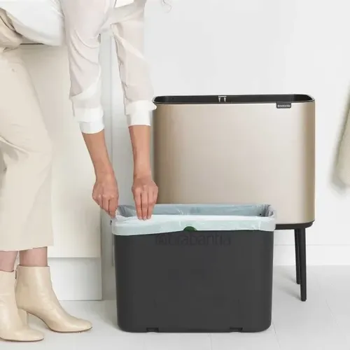 פח ברבנטיה למטבח 36 ליטר - Brabantia BO זהב מטאלי מתוך קולקציית פחי אשפה למטבח (מבט נוסף) - שילוב מושלם בין נוחות שימוש יומיומית לסטייל נקי