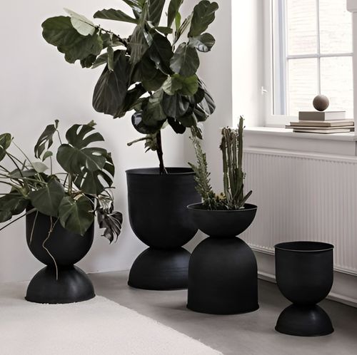 אגרטל מתכת שעון חול מעוגל – Curved Hourglass Metal Planter שחור